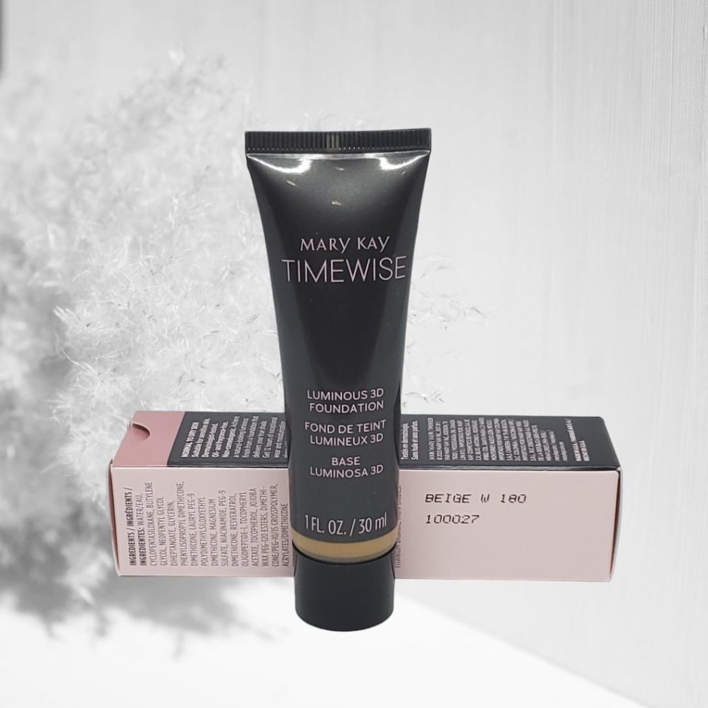 Beige W 180 (Warm) Luminous 3D Foundation Normal to Dry Skin
